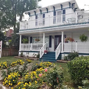 bed-of-roses-bed-breakfast.niagara-fallshotels.com/